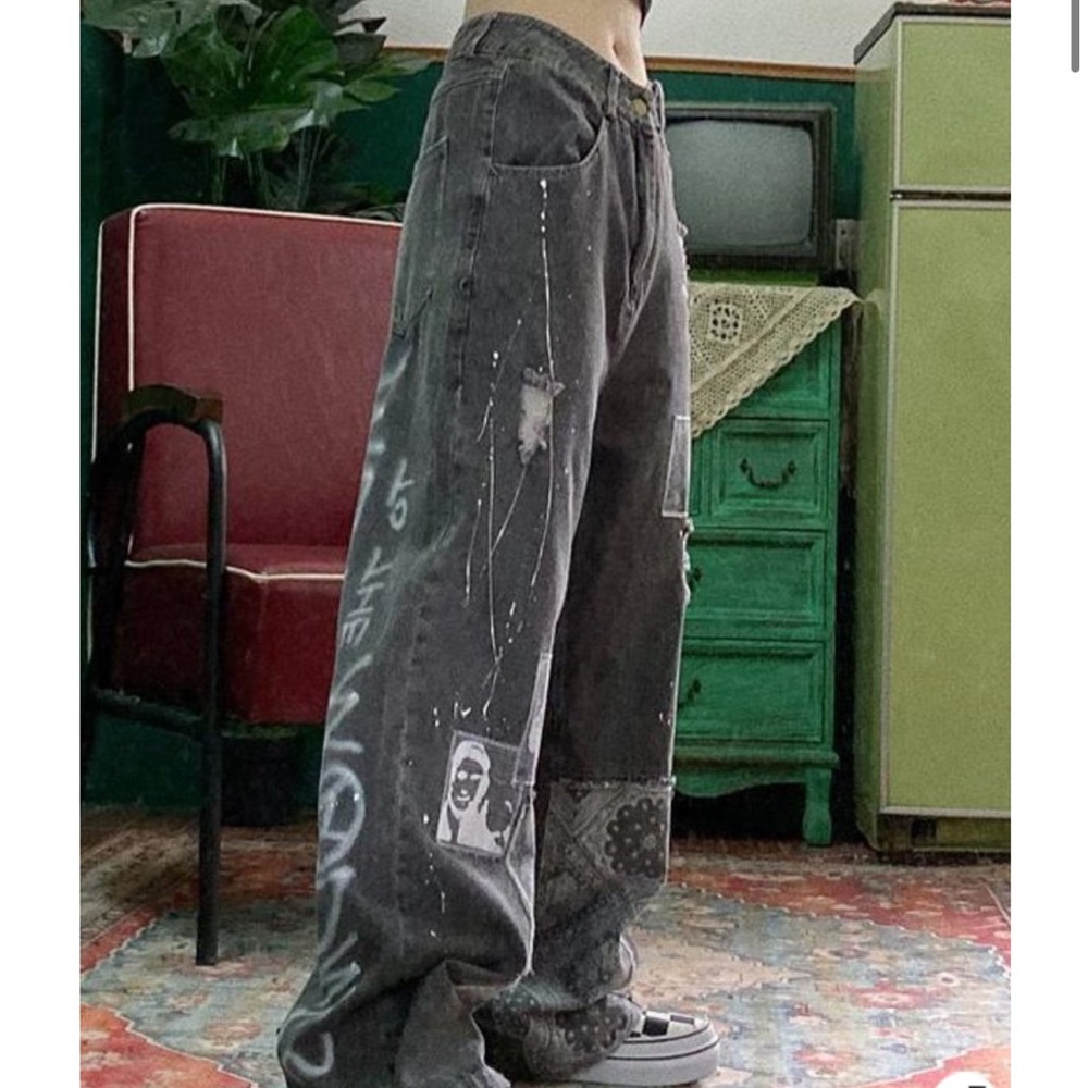 Darkwash Painted Baggy jeans by Emmiol in Size Large